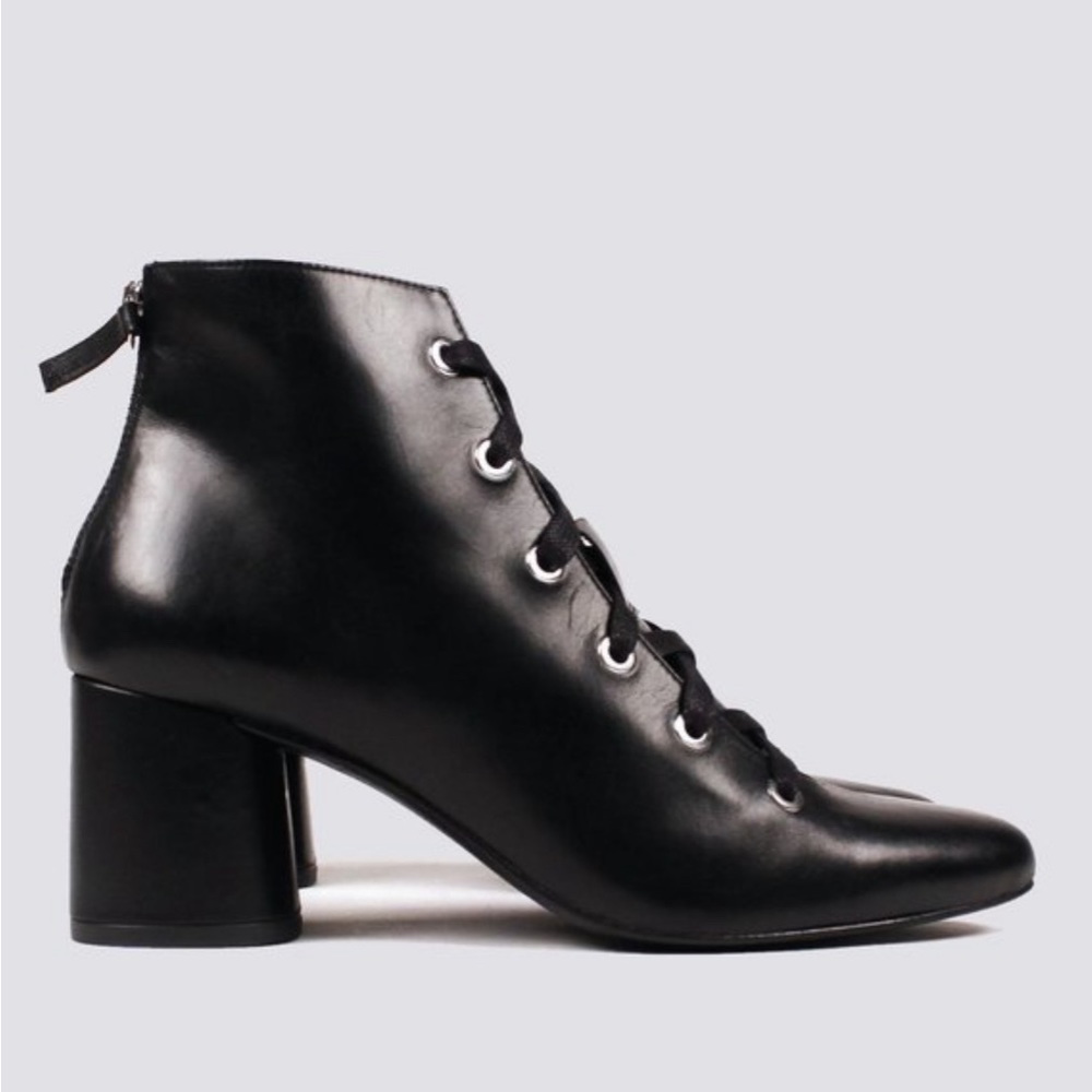 Freda Salvador Flex Boots! Size 9.